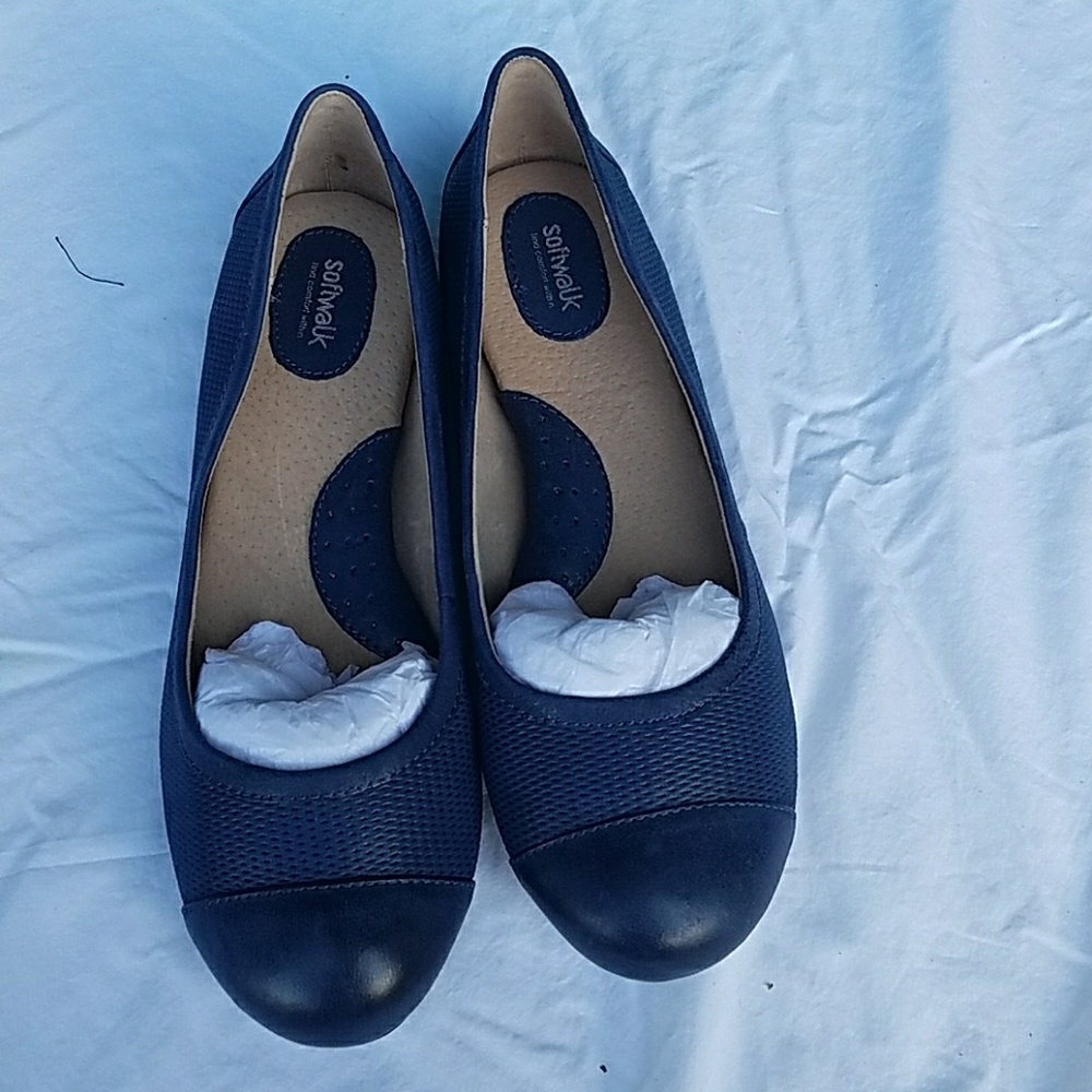 Sandals - Picture 2 of 2
